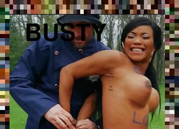 Busty ebony babe Kiki Minaj had a crazy sex adventure
