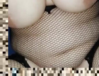 Chubby lady in fishnets gets hairy cunt fingered