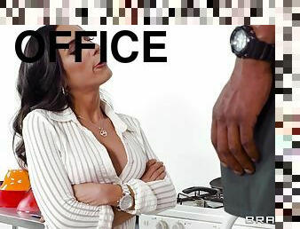 Heart-Stopping Interracial Office Sex Scene From Brazzers