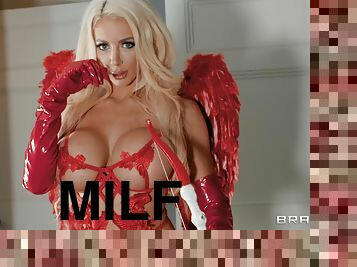 Big tits bimbo Nicolette Shea goes hardcore again!