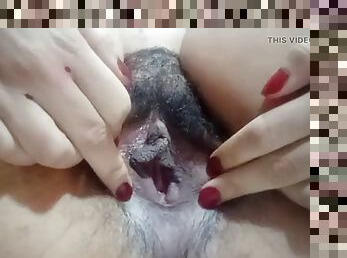 Grannys huge gaping pussy