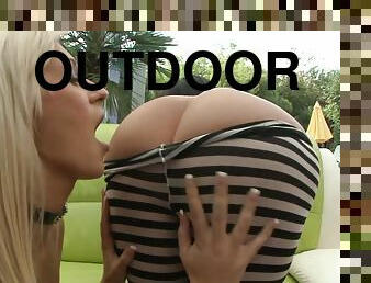 Outdoor play for two kinky lesbos
