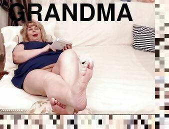 isoäiti, karvainen, isoäiti-granny, jalat, alusasut, verkkokamera, kiusaaminen, alusasu