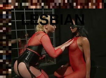 pisser, giclée, lesbienne, bdsm, les-yeux-bandés