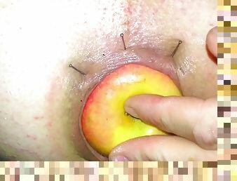 She nailed a huge apple stuck in BI6slaves ass