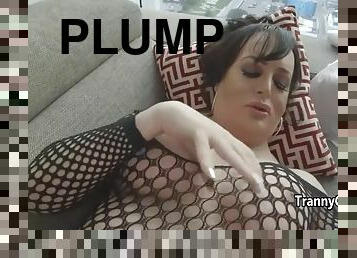 Plump lingerie shemale masturating