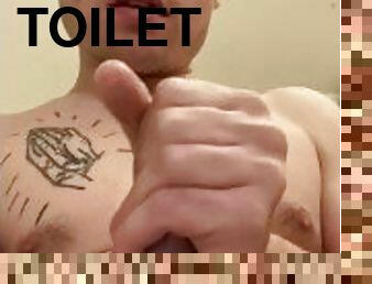 Toilet nut