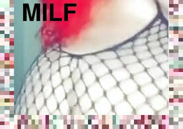 PAWG IN FISHNETS TWERKS FAT ASS