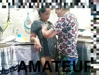 Latina Cachonda Engana A Su Esposo Con Su Propia Hermanastra, Teniendo Sexo En La Cocina 11 Min