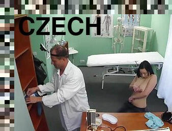 Czech girl wants to fuck with his doctor