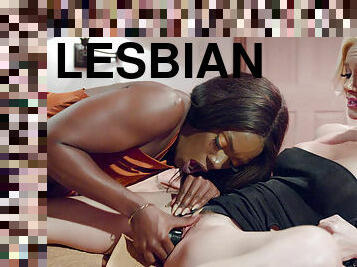 Big tit Seren Siren tells about her first lesbian experience