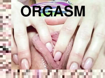 clitoris-bagian-atas-vagina-paling-sensitif, besar-huge, mastubasi, orgasme, vagina-pussy, permainan-jari, sperma, seorang-diri, basah, perawan