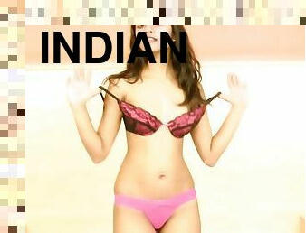 Indian bitch Divya poses naked so sexy