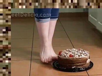 food chocolate cake crushing with feet - foot crushing [ManyVids Preview]