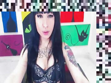 Curly shemale tattoo twerks and jerks on cam