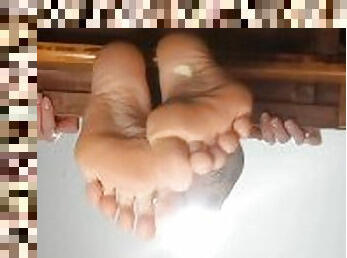 Feet Dangling * LoVe HeR FeEt * Giantess