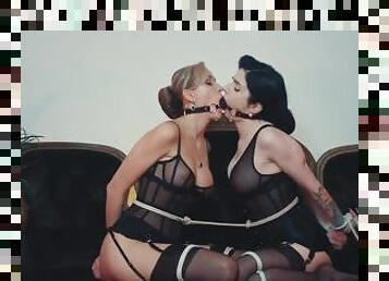 perä, isot-tissit, amatööri, typykät, lesbo-lesbian, bdsm, kaksinpeli, pitkät-sukat, blondi, rinnat