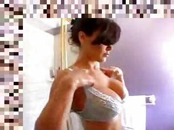 Milf hottie Lisa Ann takes a shower