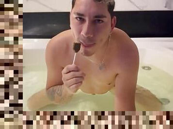 Una tarde en un jacuzzi y jugando con una paleta  El nuevo modelo sensación