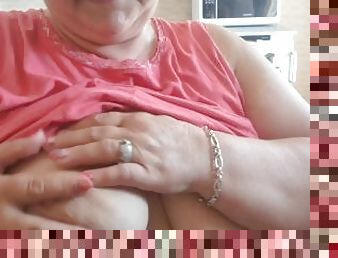 gros-nichons, amateur, mature, granny, milf, maman, belle-femme-ronde, seins, fétiche, solo