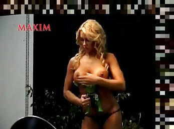 Monica Farro - behind the scenes of REVISTA MAXIM