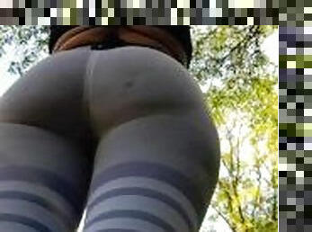 Outdoors workout! Squirting through Yoga Pants
