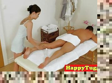 Asian masseuse sixtynines client for cash tip