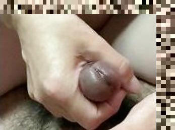 Handjob of a mature woman's wife. After ejaculation, the sperm was wiped.???????????????????????????