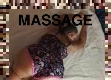 She pays for the massage with her pussy