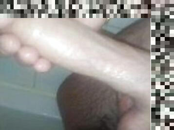 Masturbation dans la douche