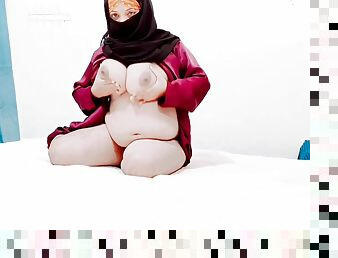 Arab Niqab Queen Showing Big Tits