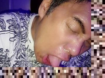 blowjob-seks-dengan-mengisap-penis, penis-besar, homo, deepthroat-penis-masuk-ke-tenggorokan, berhubungan-dengan-wajah, teransang, berotot, penis, pengisapan