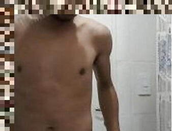 CONT 1 - Chico se masturba en el baño - @Damigxx