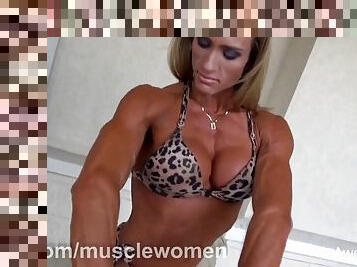 Loana Muttoni sexy flex