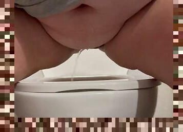 BBW MILF PISSING