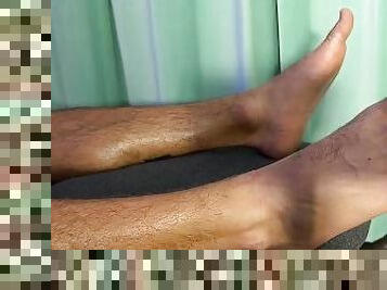 Muscular tattooed stud Tony Eagle masturbates and shows feet
