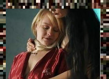 Imperatrix Anneke & Anna Lynx-first BDSM spanking session