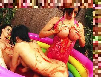 Threesome and hard pussy licking with sexy lesbians in the pool