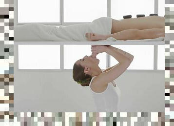 Naked beauty turns massage session into something addictive