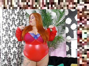 BBW shows off really slutty while playing with her thick toy