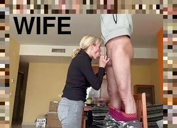 UNFAITHFUL WIFE SUCKS COCK AND FUCKS WITH THE ELECTRICIAN