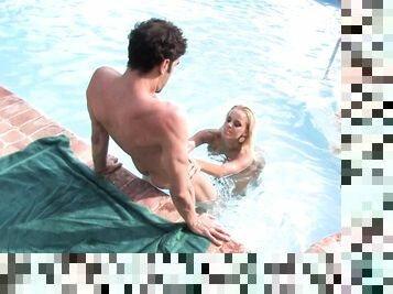 Pool, Britney